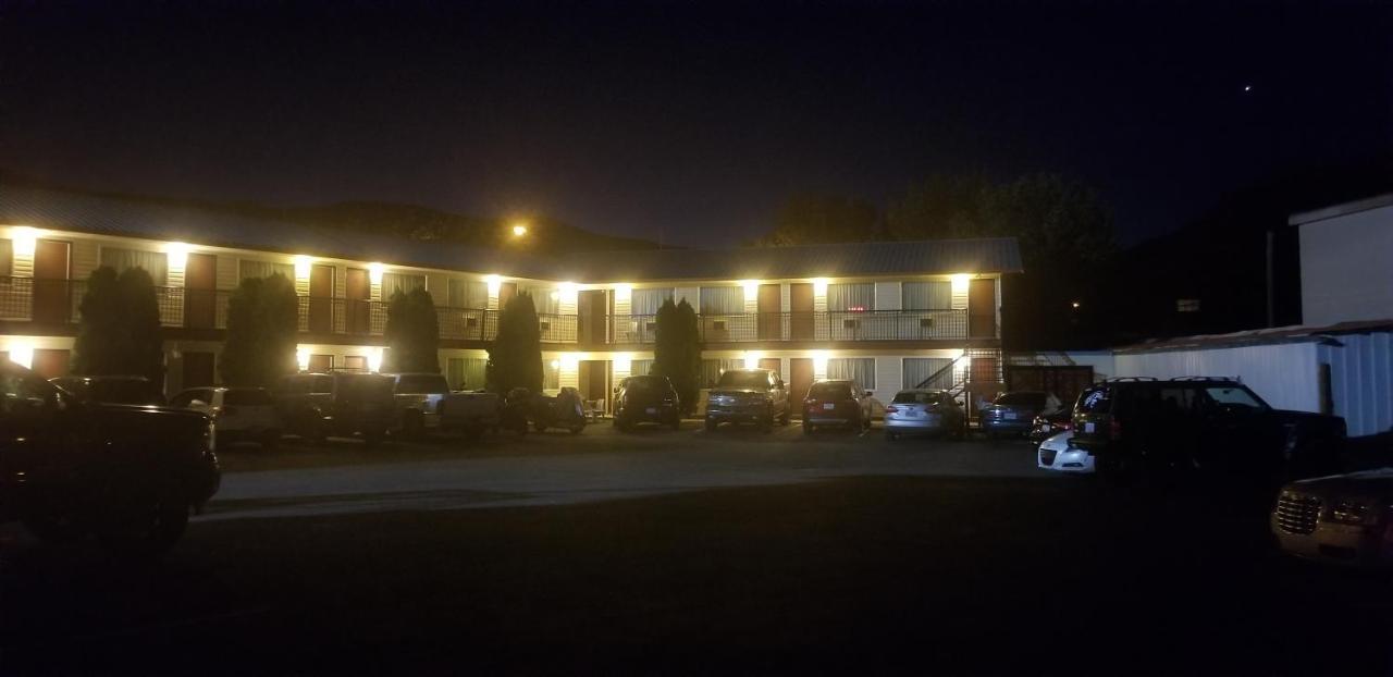 Cache Creek Inn Eksteriør billede