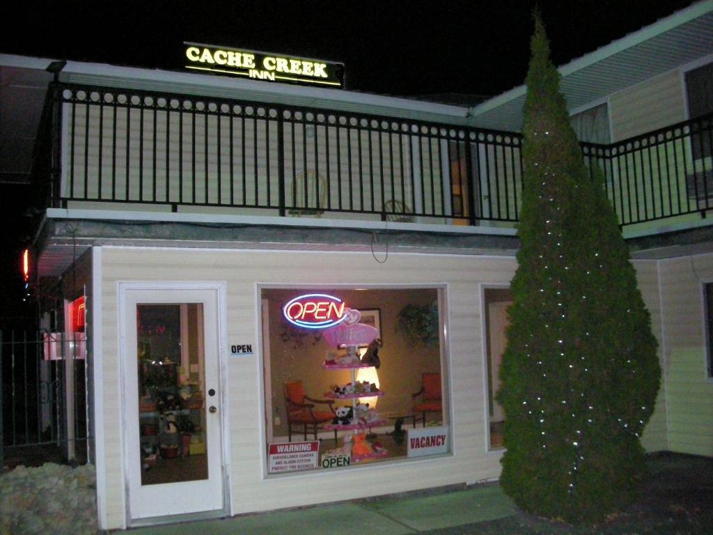 Cache Creek Inn Eksteriør billede